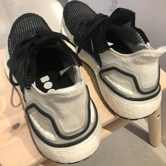 Adidas Ultra Boost - Picture 2 of 8